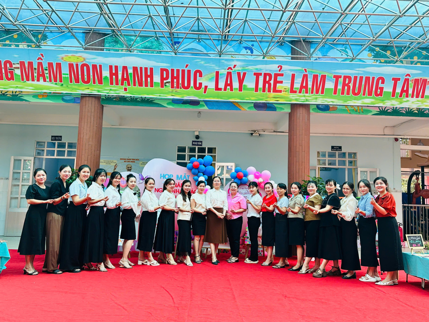 Họp mặt 20/11. 43 năm ngày nhà giáo Việt Nam